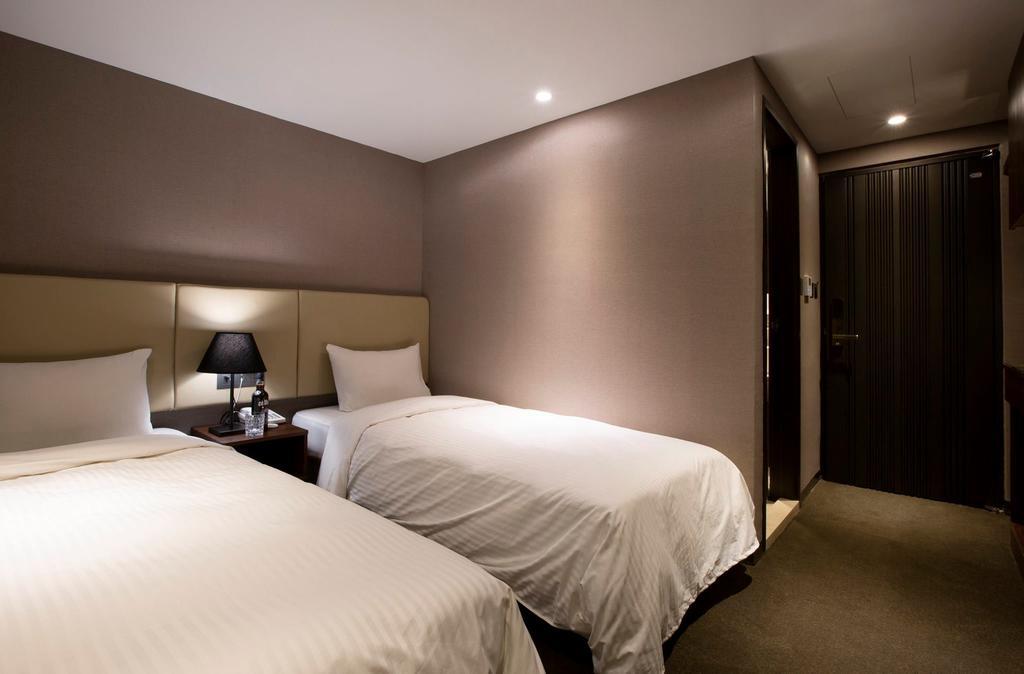 Noble Hotel Taipei Exterior photo