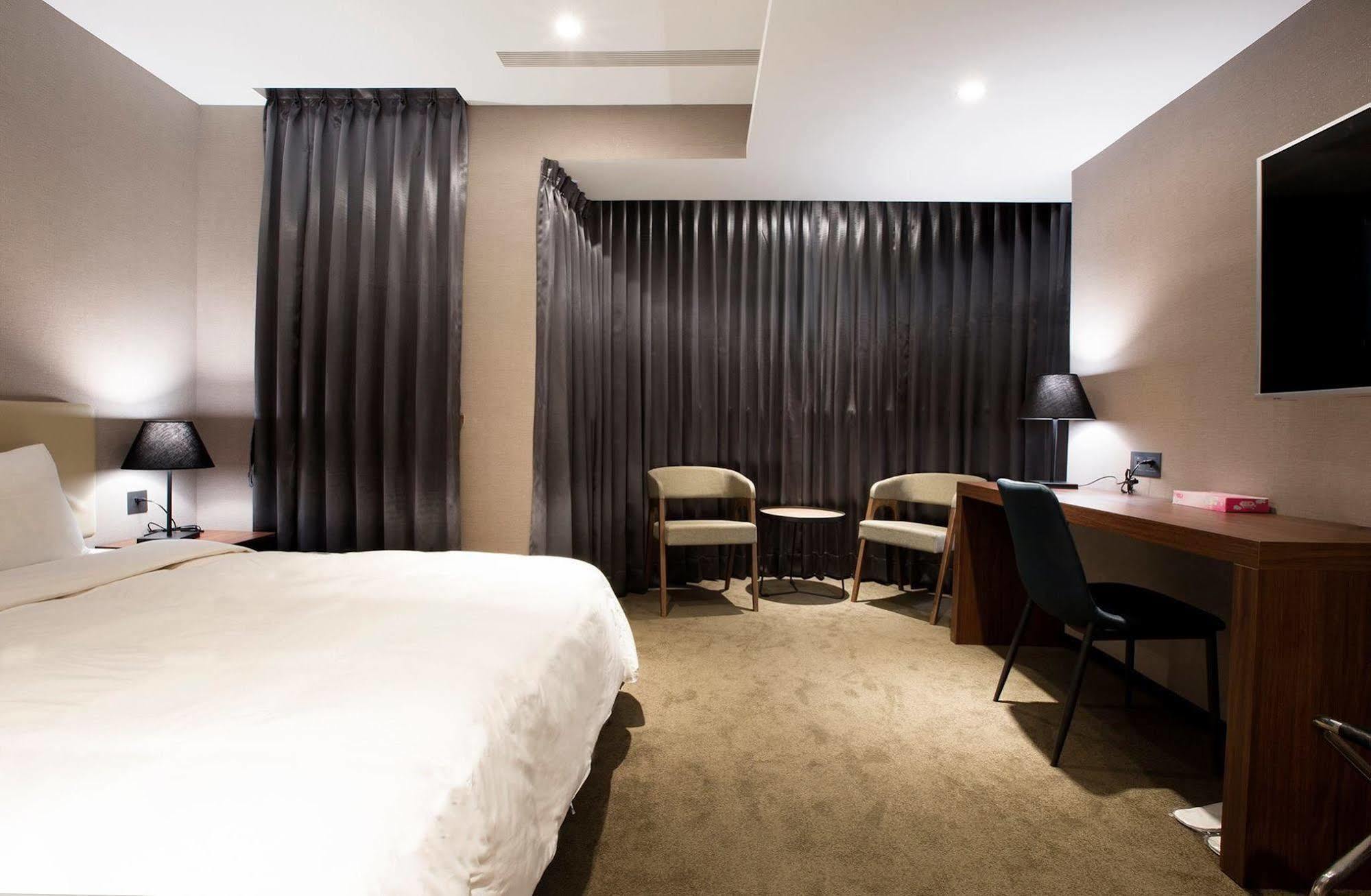 Noble Hotel Taipei Exterior photo